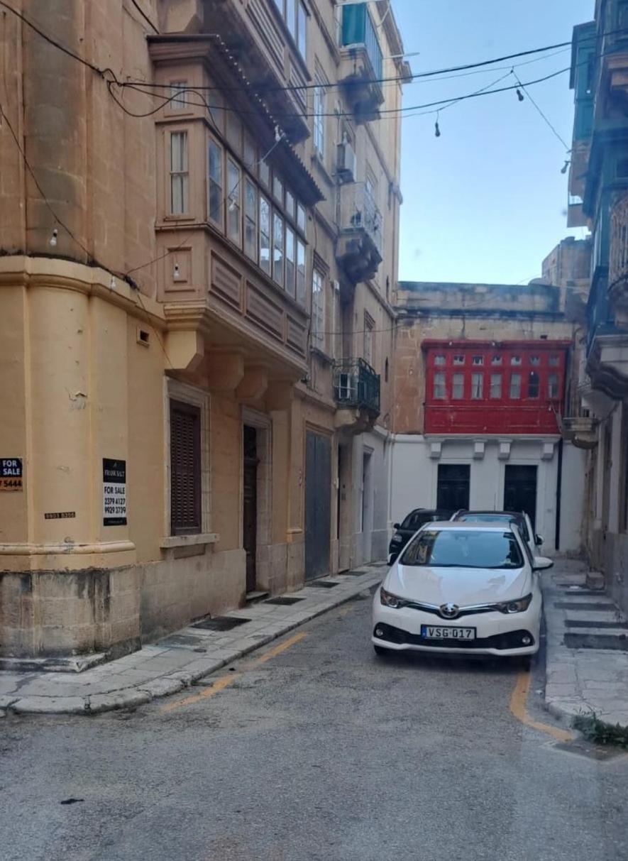 Villa Door Nine -Townhouse With Harbour Views Floriana Exterior foto